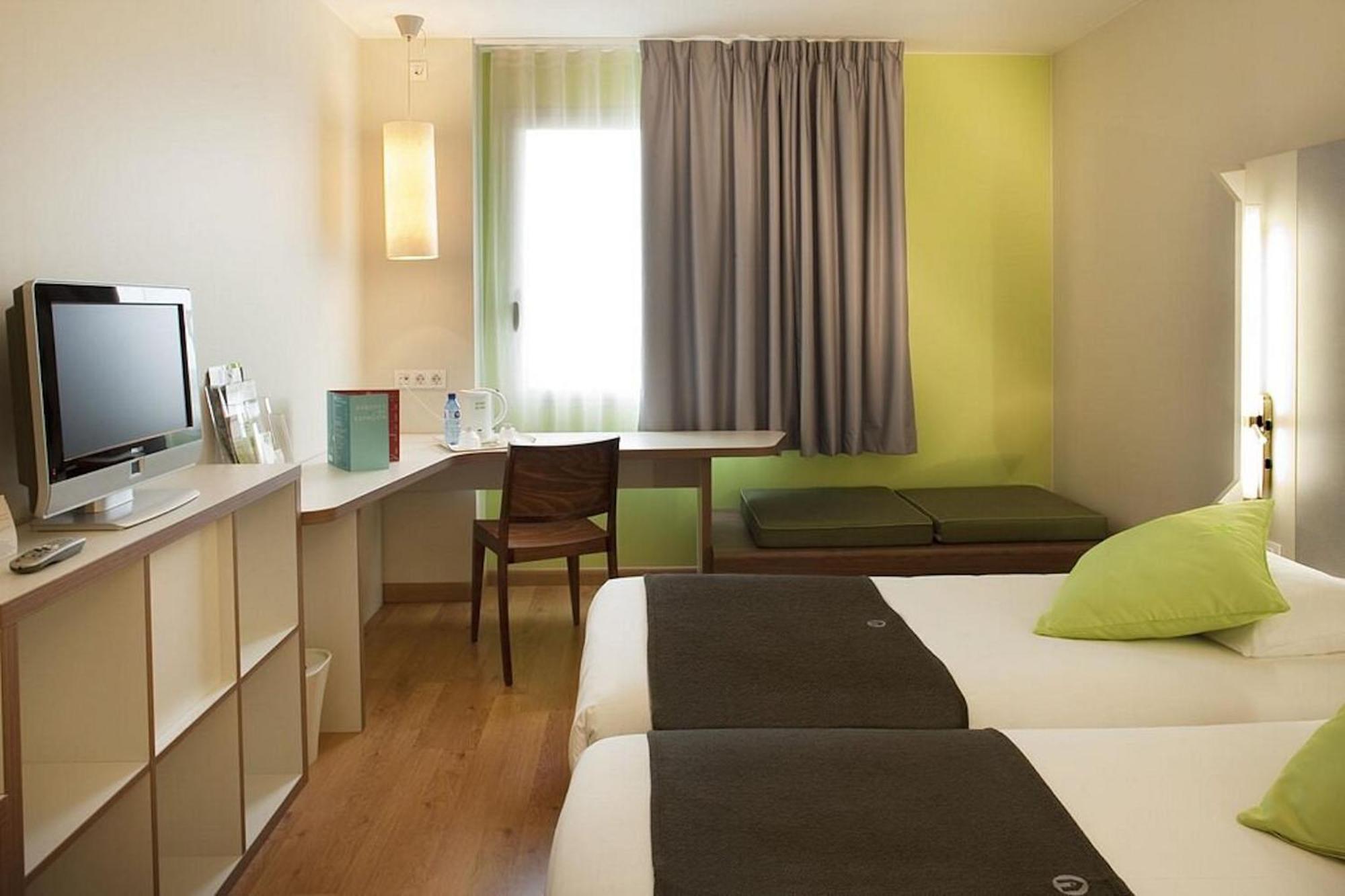 Hotel Campanile Barcelona Sud - Cornella Cornellà de Llobregat Esterno foto