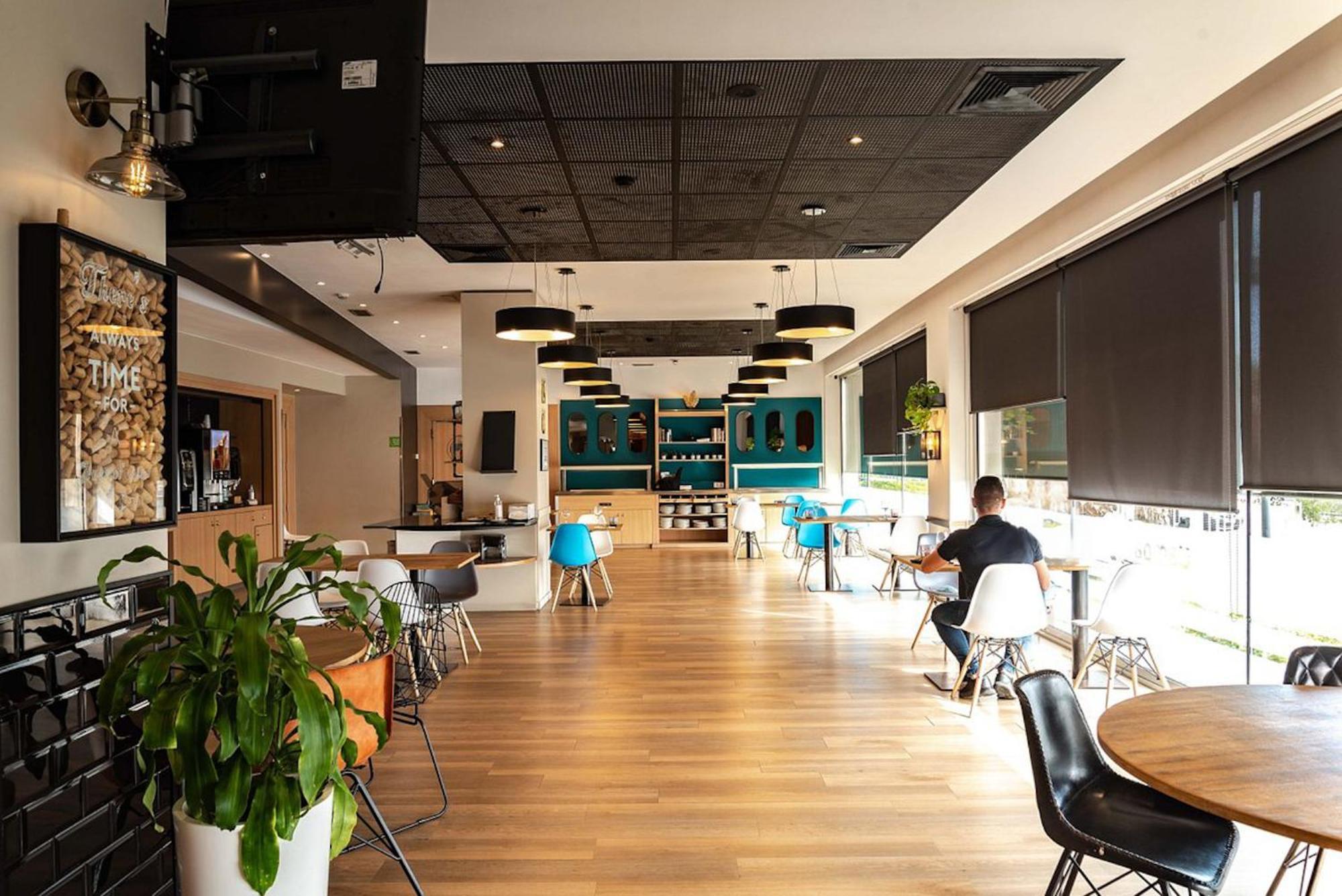 Hotel Campanile Barcelona Sud - Cornella Cornellà de Llobregat Esterno foto