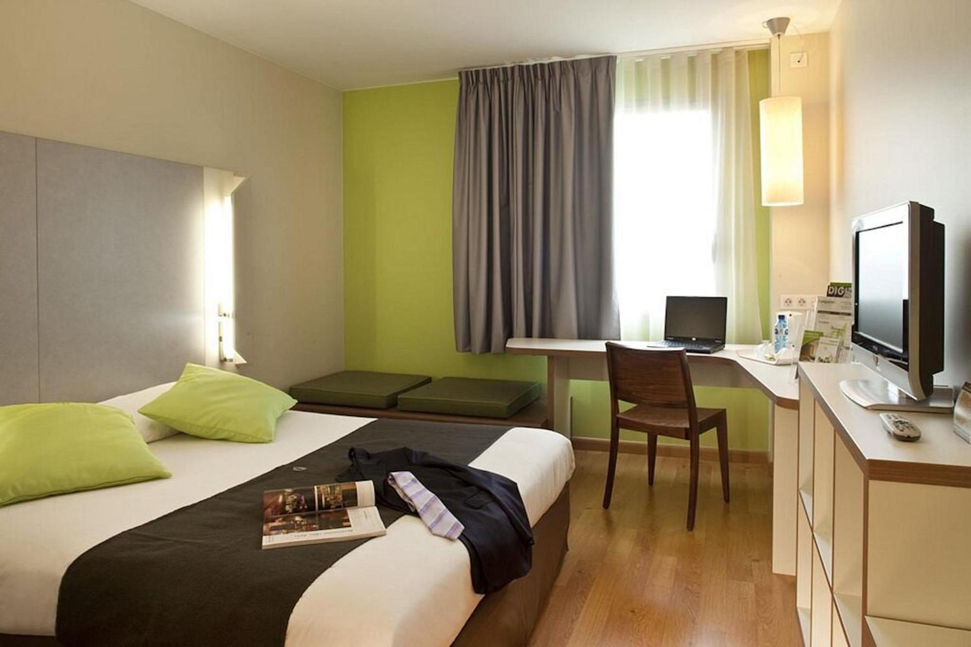 Hotel Campanile Barcelona Sud - Cornella Cornellà de Llobregat Esterno foto