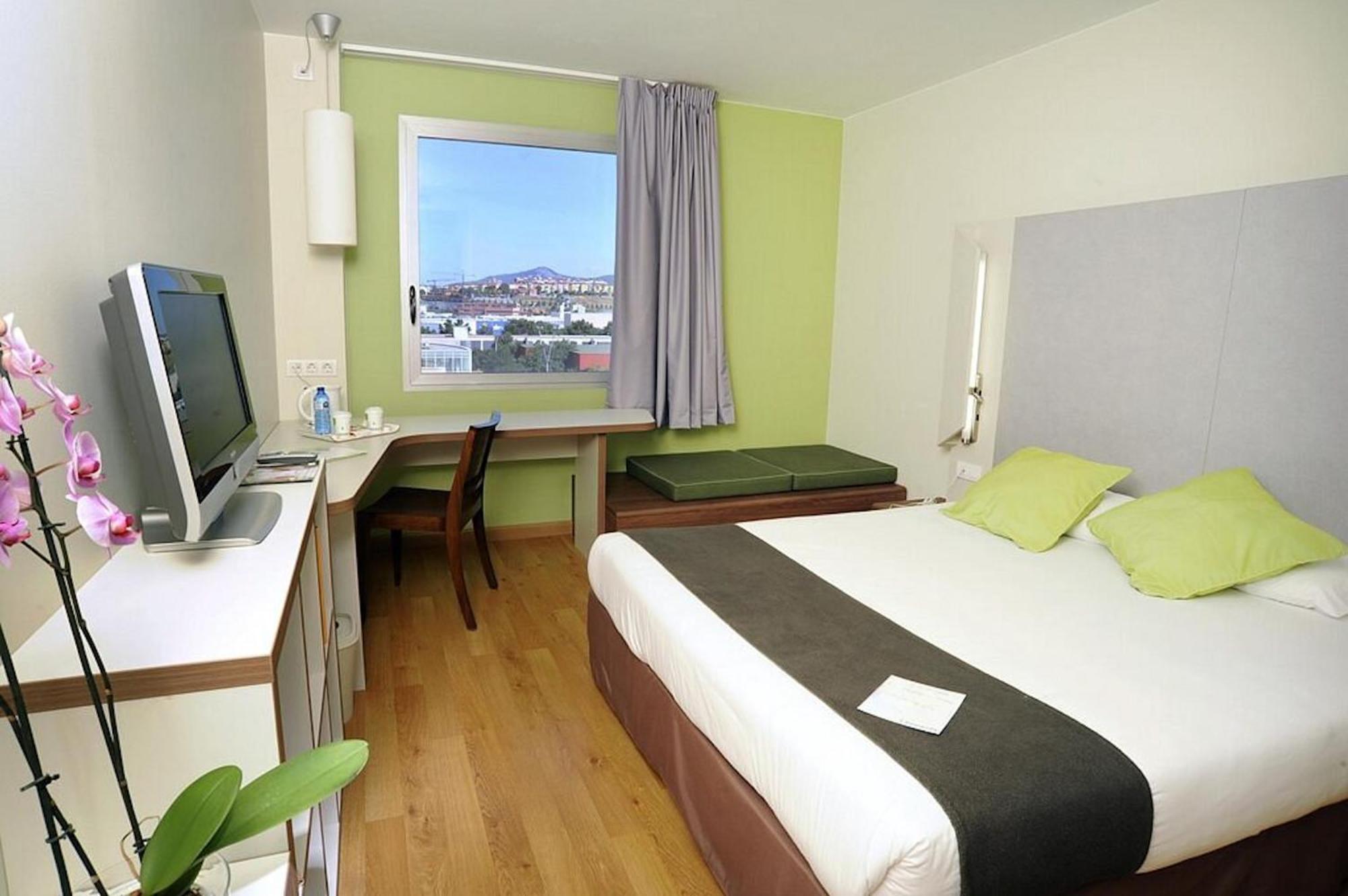 Hotel Campanile Barcelona Sud - Cornella Cornellà de Llobregat Esterno foto